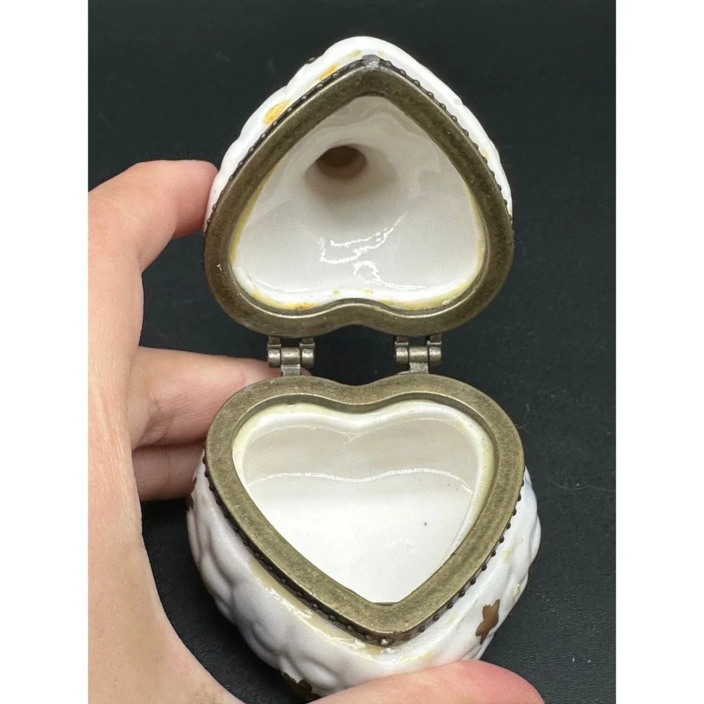 Vintage Porcelain Trinket Box Angel Bear‎ On Cloud Heart Shape Hinged Lid
